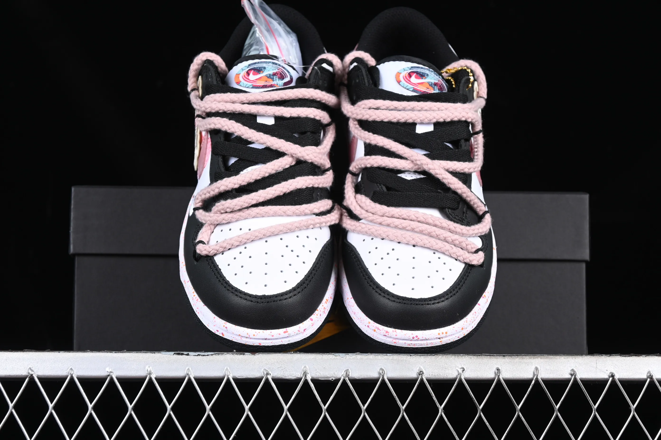 All Categories Nk SB Dunk Series Nk SB Dunk Low Low-top Sneakers Nk Dunk Low "Multi-Color Swoosh" Rose Heart Soft Mist Pink Cloth Patch SB Strap Low-top Casual Sneakers FD4623-131